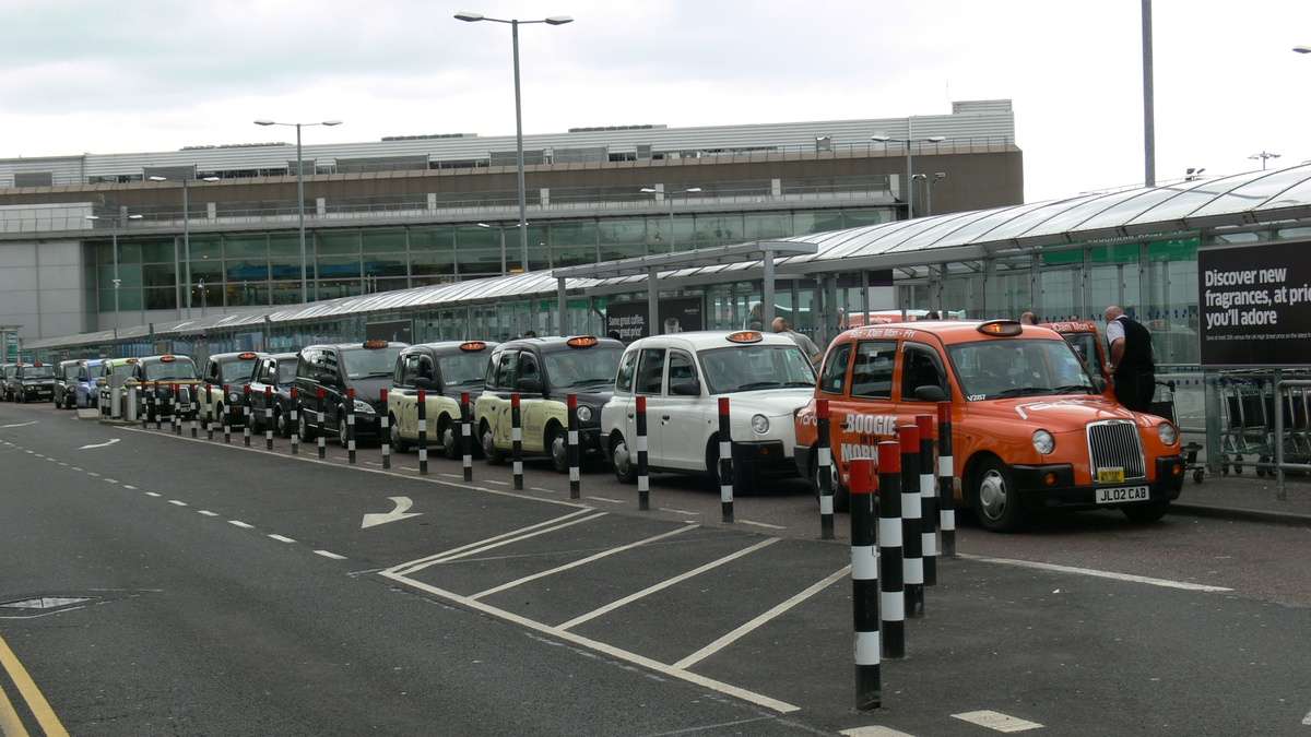 Edinburgh Airport Taxi Guide 2026 Prices, Booking Tips & What to Expect